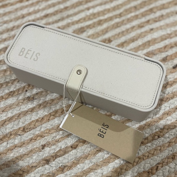 Béis “The Jewelry Case” Cream Jewelry Organizer with Mirror NWT - Picture 2 of 9